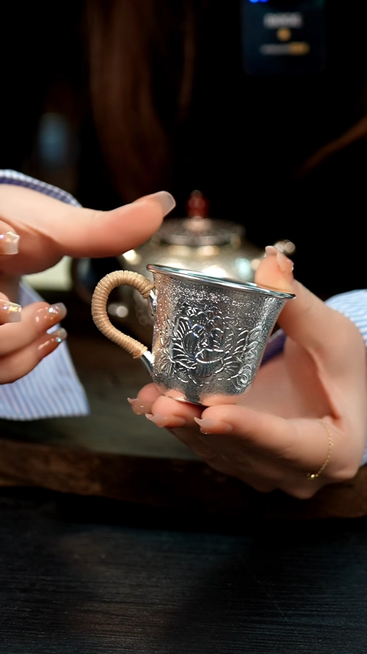 【闪购商品】手工锤纹银牡丹杯