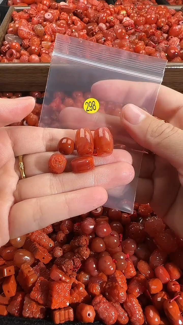 颈饰未镶嵌南红玛瑙1