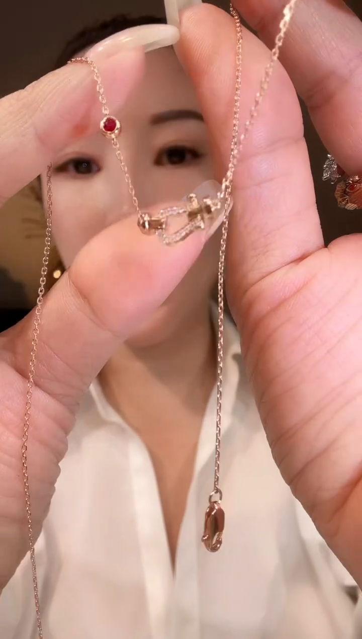 【闪购商品】钻石项链18K金镶嵌马蹄项链