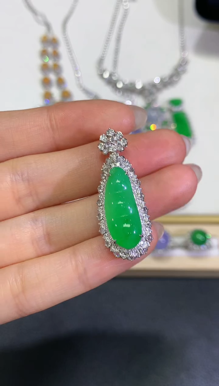 【闪购商品】翡翠颈饰18K金镶嵌团购52