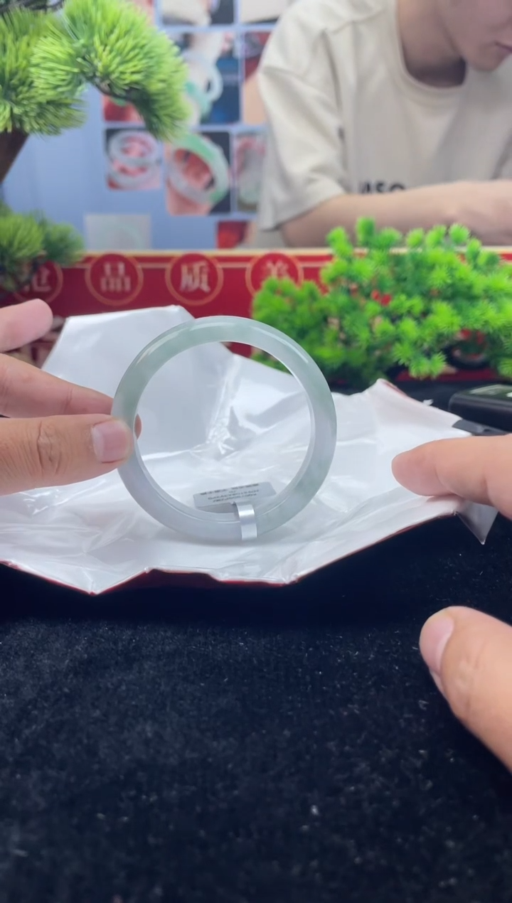 翡翠未镶嵌手镯1手镯