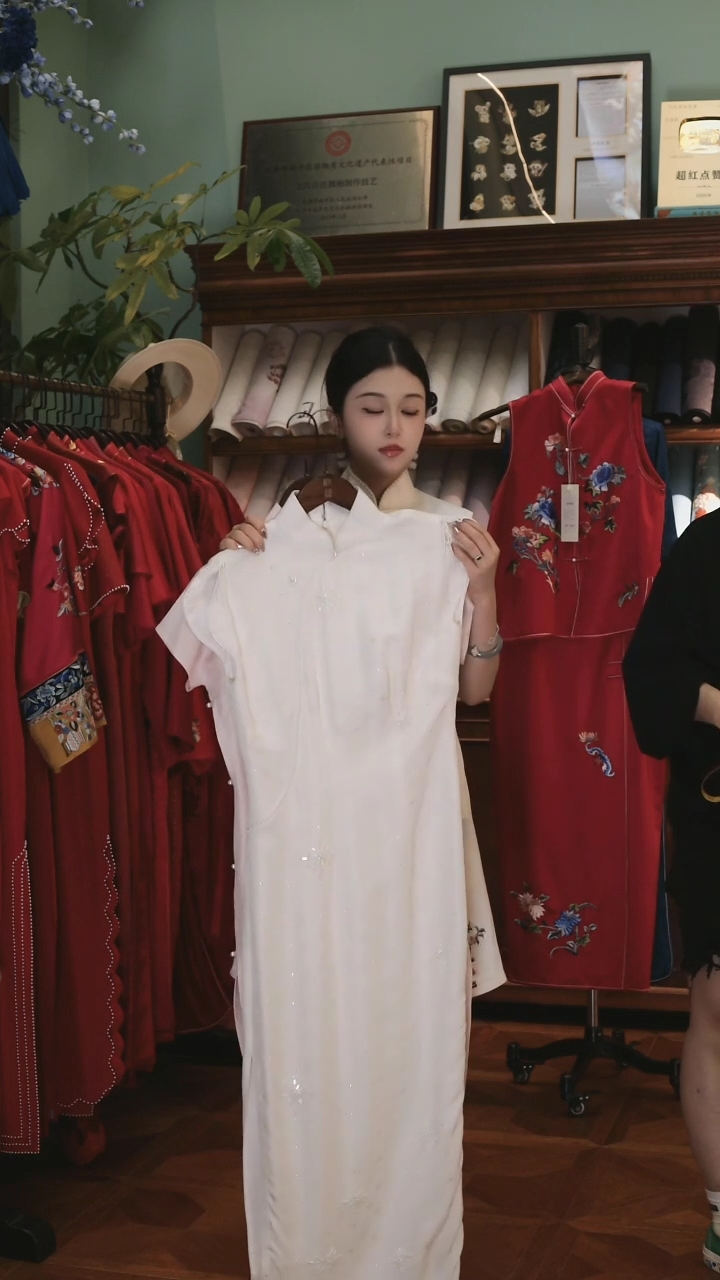 【现货】白色 微瑕 雪花钉珠 旗袍