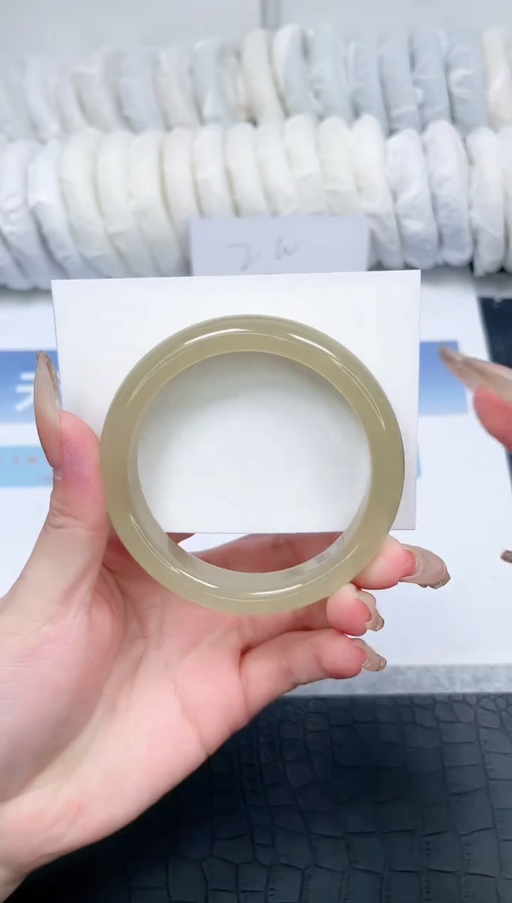 【闪购商品】石英质玉手镯未镶嵌Z244-58.7