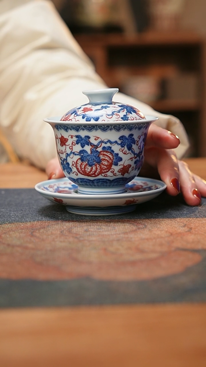 【闪购商品】贵红窑青花釉里红瓜蝶绵绵三才盖碗