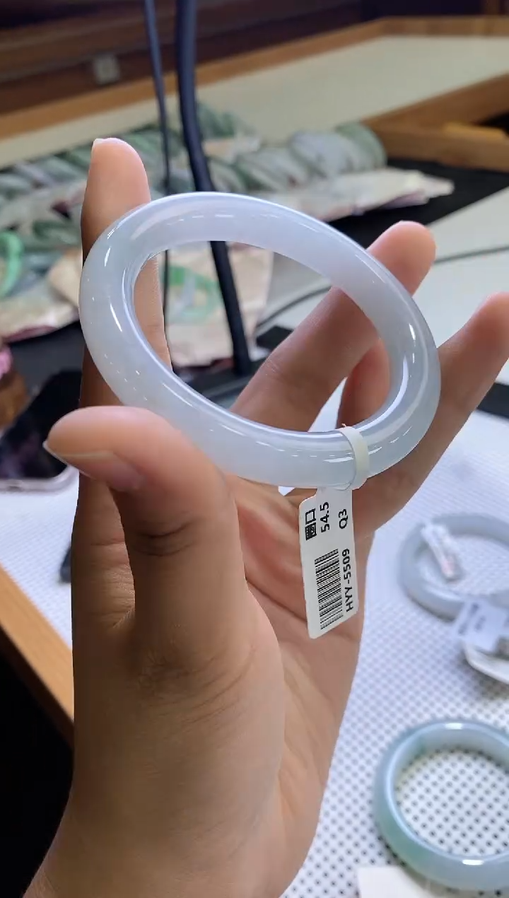 未镶嵌手镯翡翠圆条55圈口，4017