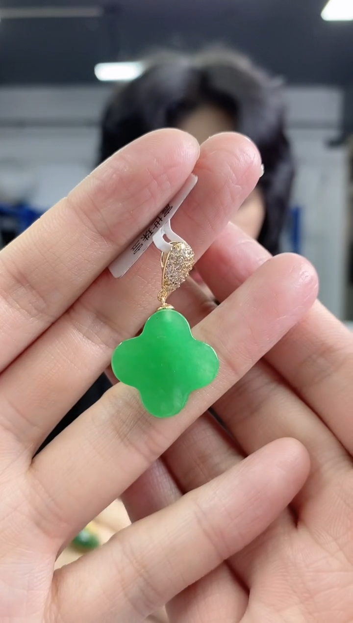 翡翠未镶嵌颈饰多样性发其一颜色微差