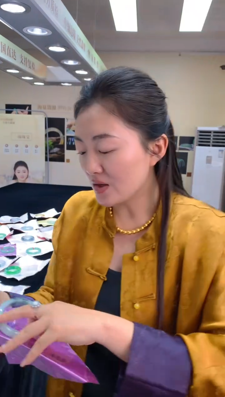 翡翠未镶嵌手镯翡翠手镯下单联系小耳机拍一发一