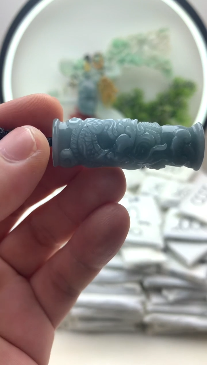 颈饰未镶嵌翡翠龙柱