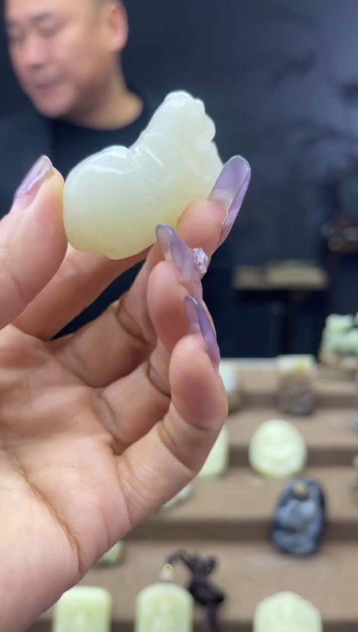 颈饰未镶嵌和田玉1