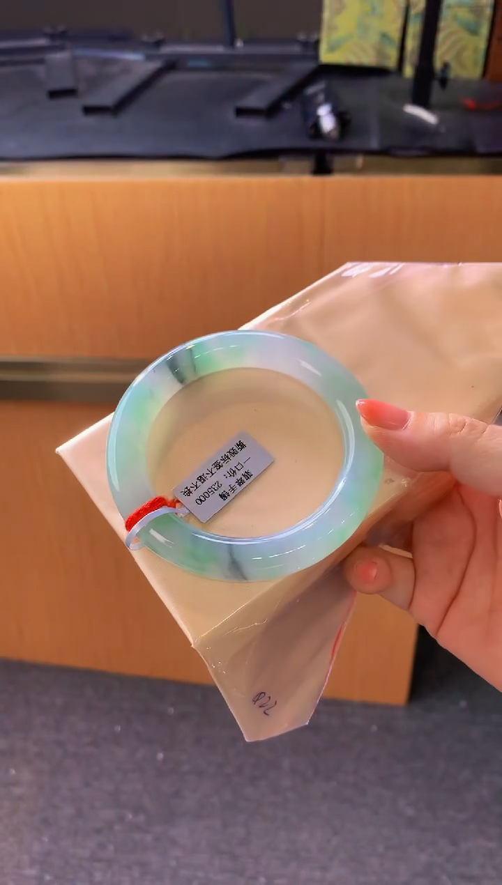 未镶嵌手镯翡翠-Q22 圈口59.3 全款23.5万 定金2万