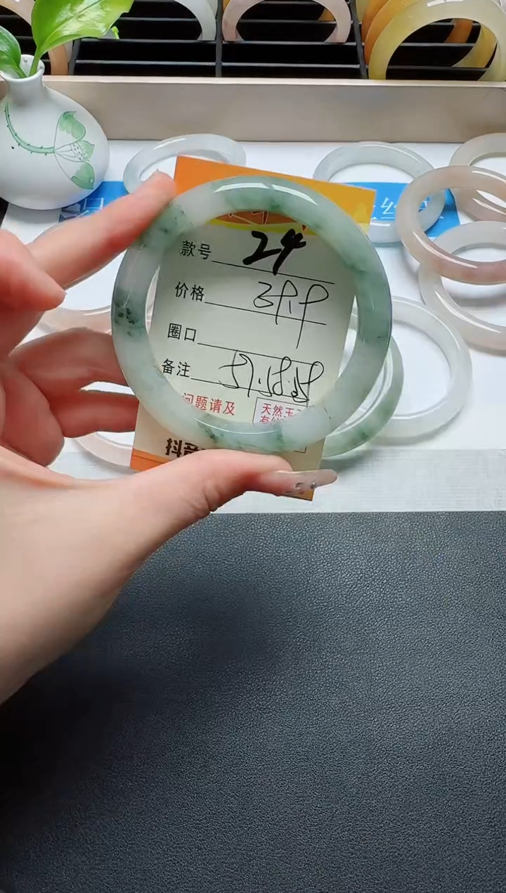 【闪购商品】石英质玉手镯未镶嵌24