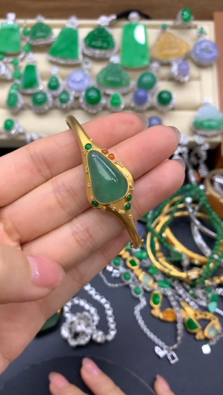 【闪购商品】翡翠手镯18K金镶嵌610-中国好珍宝