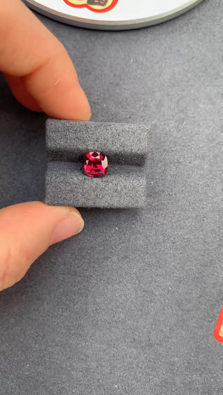 【闪购商品】石榴石裸石未镶嵌2.1ct镁铝榴石