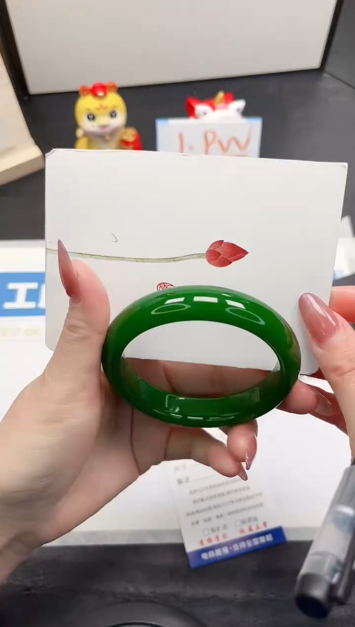 【闪购商品】石英质玉手镯未镶嵌273-61