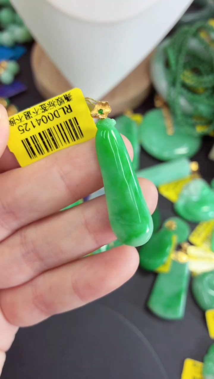 吊坠(不含链)18K金镶嵌翡翠挂件