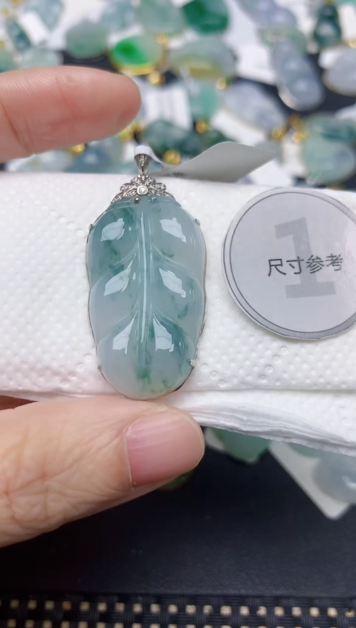 颈饰18K金镶嵌翡翠天然缅甸A货翡翠