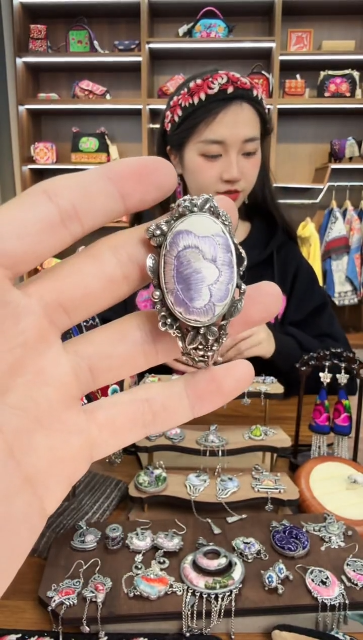 【闪购商品】织绣200蒙阿苏苗绣传承