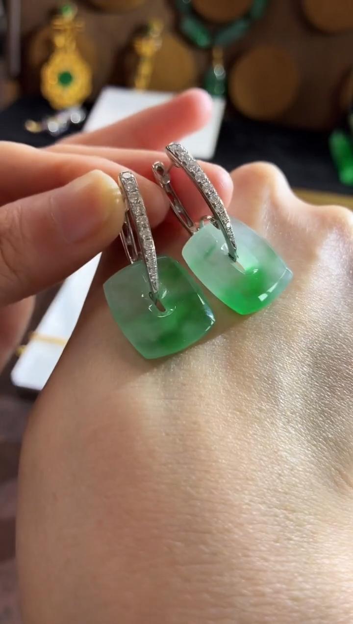 18K金镶嵌翡翠耳饰耳饰