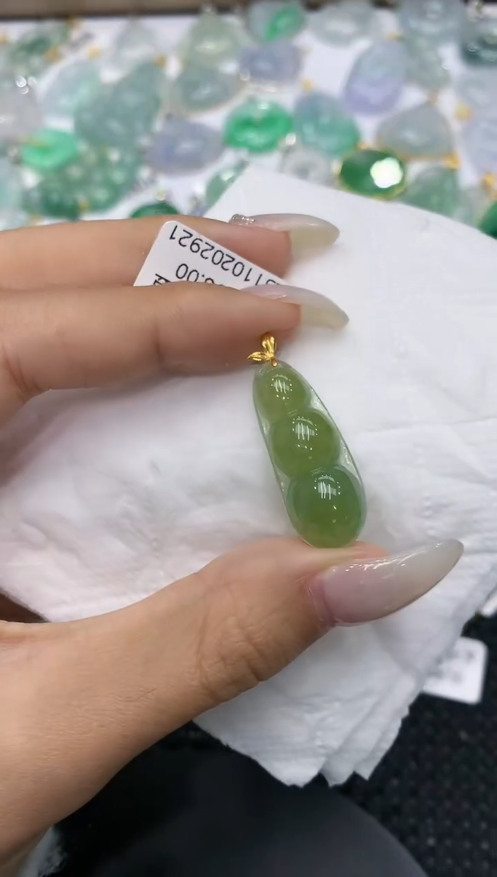 颈饰18K金镶嵌翡翠111111111111