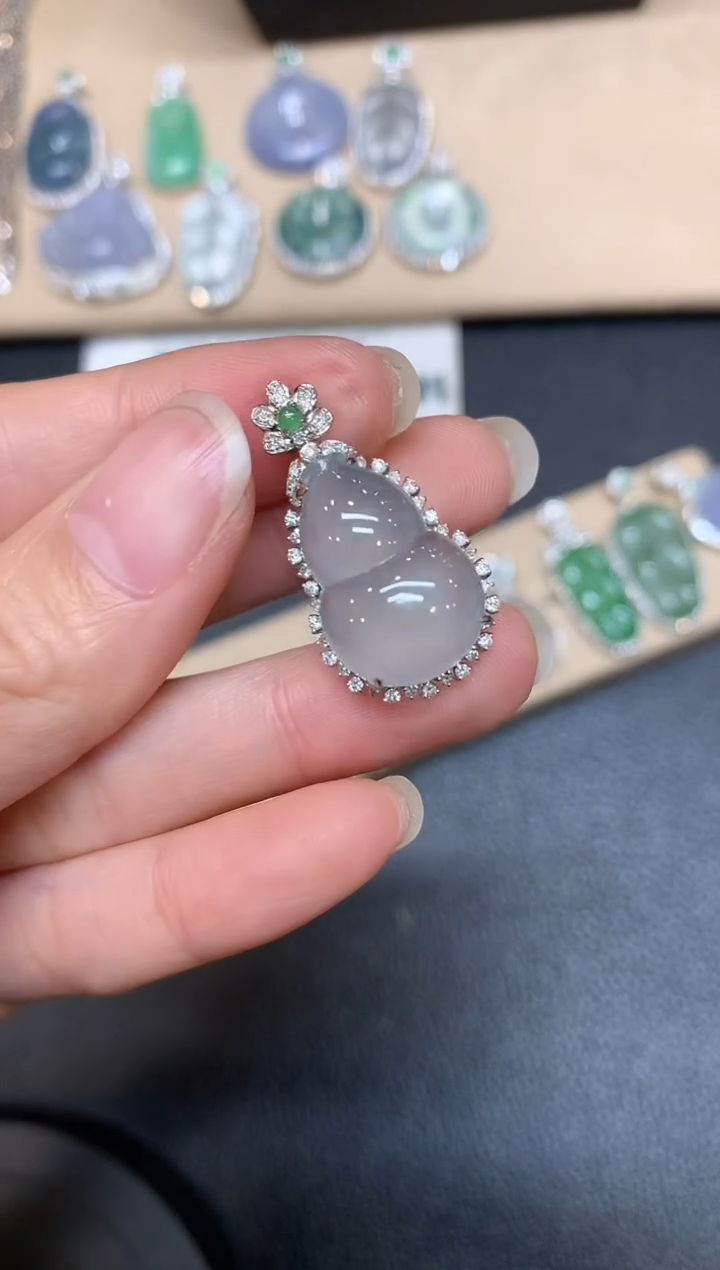 【闪购商品】翡翠吊坠(不含链)18K金镶嵌葫芦【无服务费