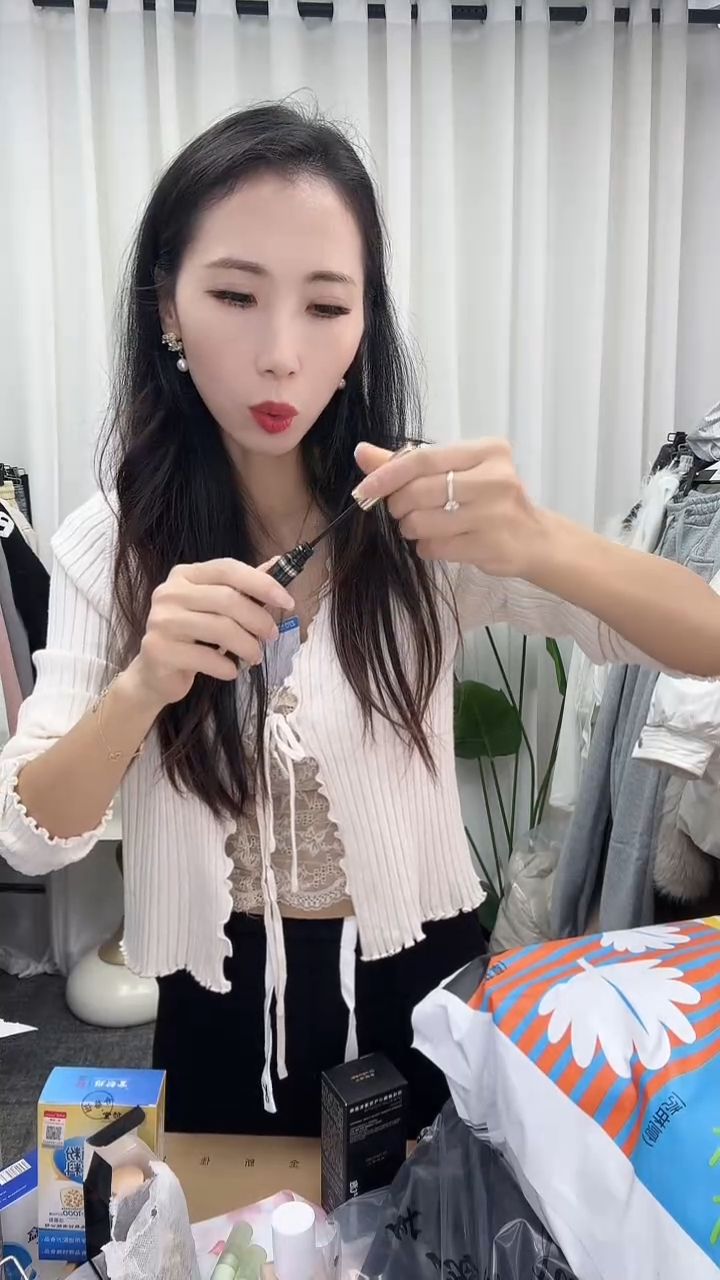 新款时尚姿色睫毛膏一支