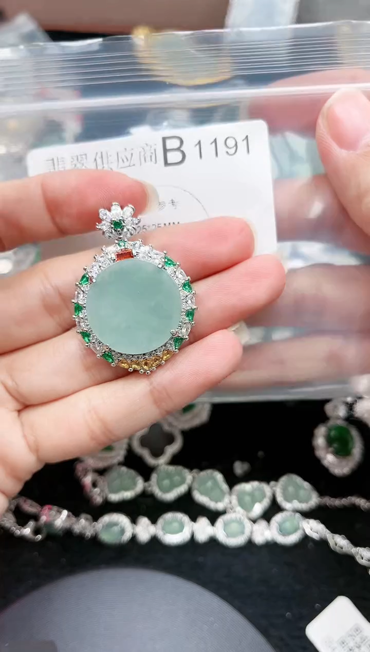 【闪购商品】翡翠颈饰未镶嵌赠皮绳1191