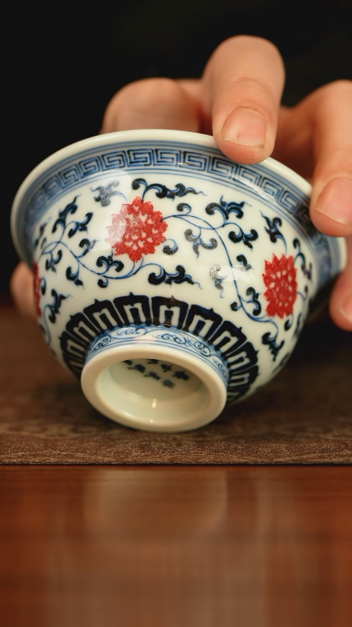 【闪购商品】林泉风月青花釉里红缠枝莲压手杯