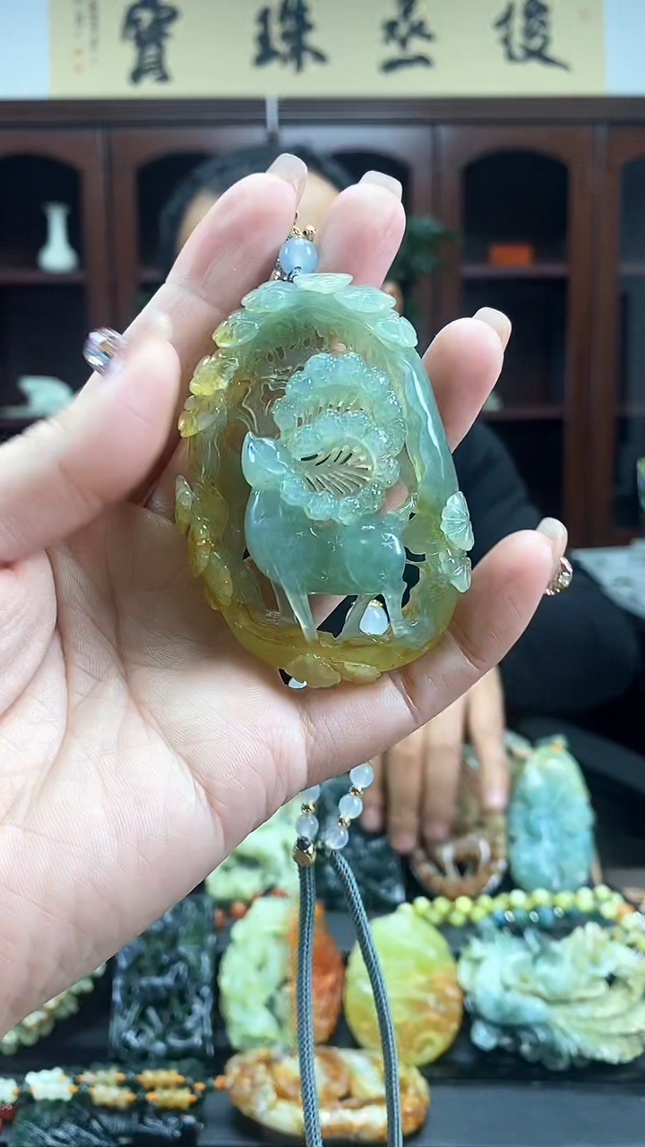 【闪购商品】蛇纹石玉吊坠未镶嵌·