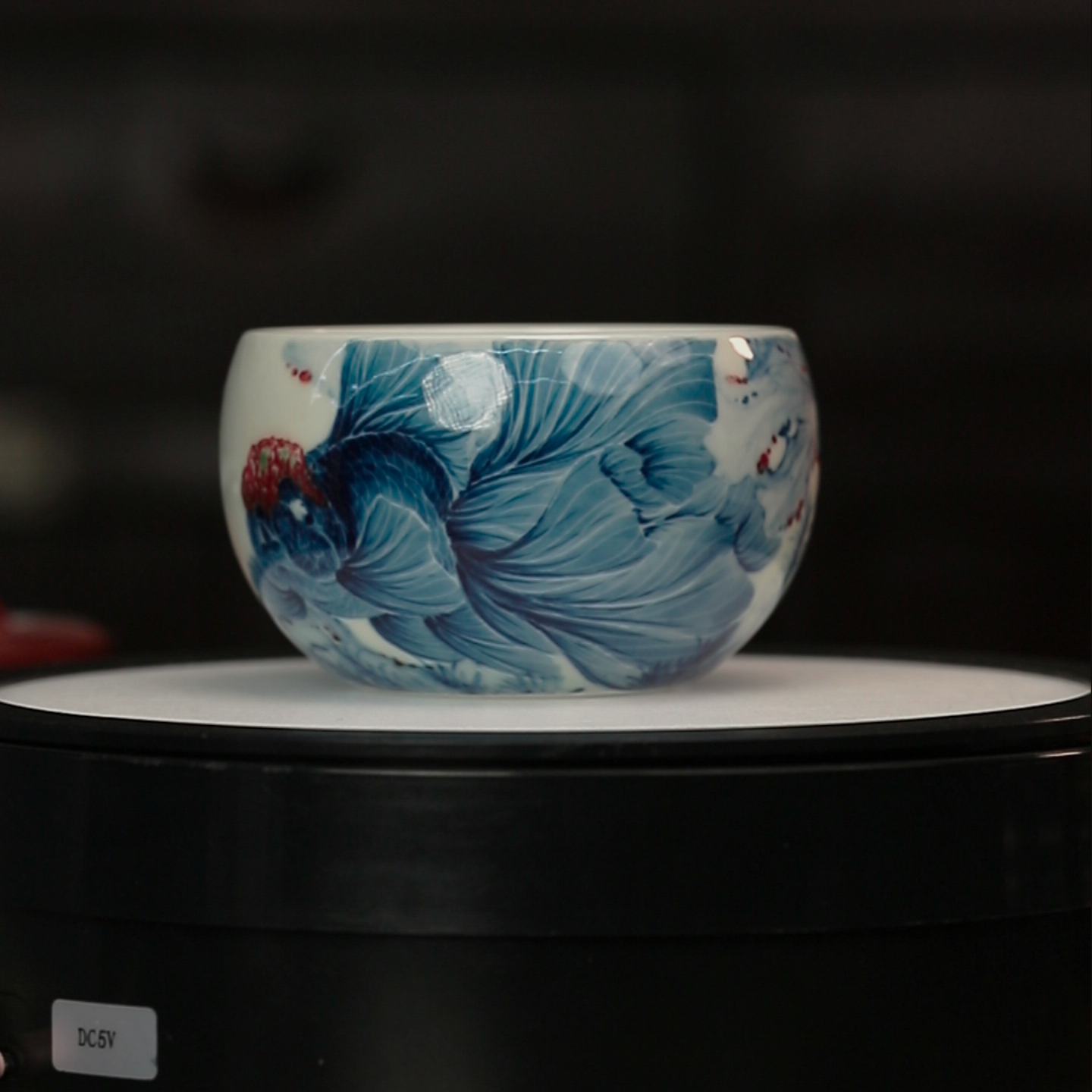 12.11/m35c9/晓月庐/青花釉里红大尾鱼缸杯