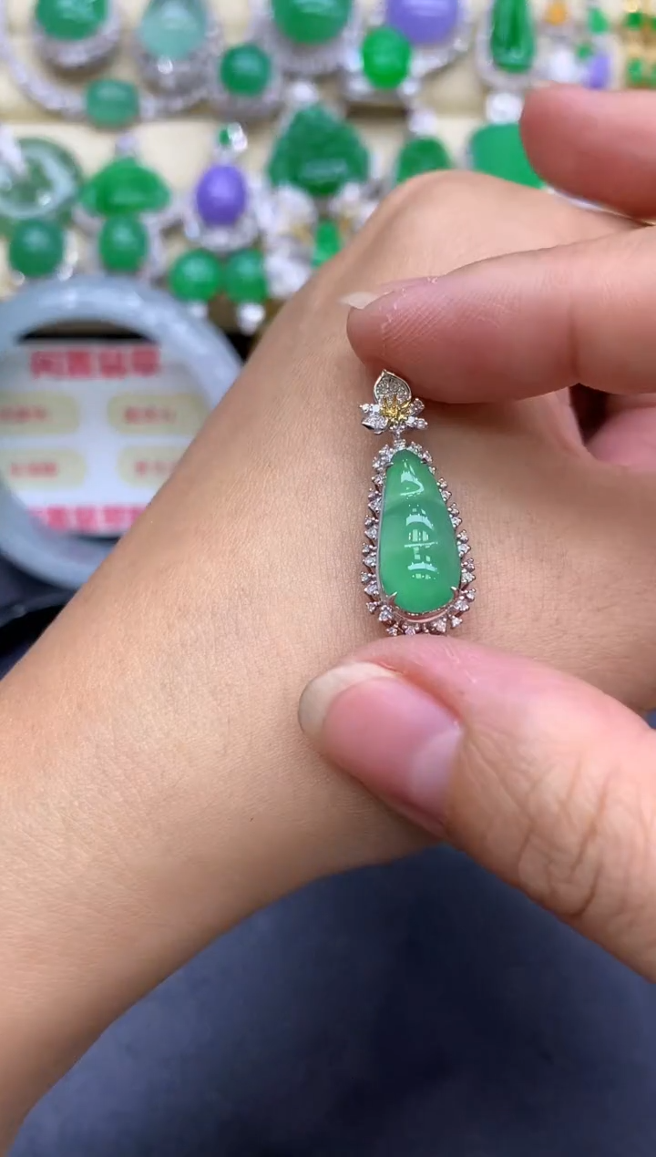 颈饰18K金镶嵌翡翠棒***?373-中国好珍宝