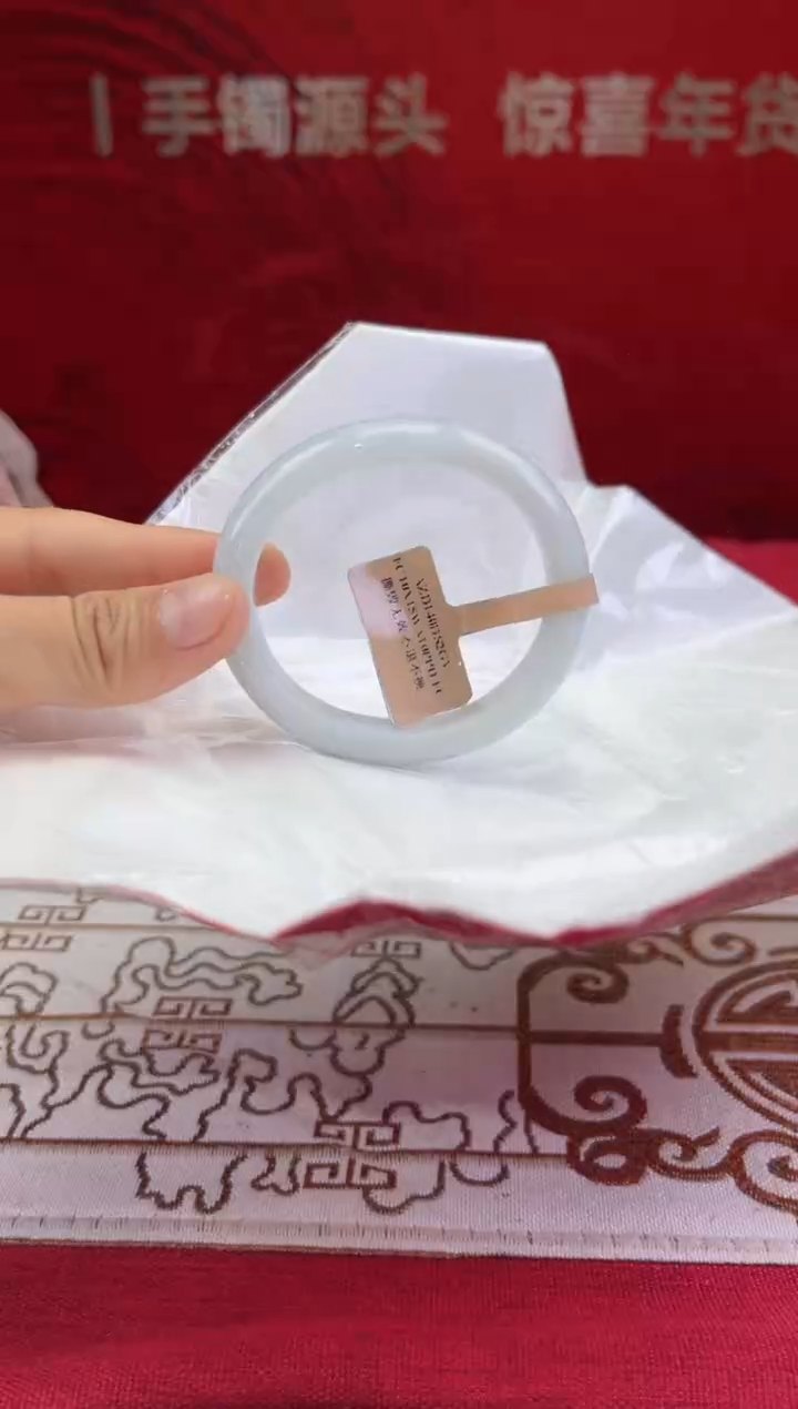 【闪购商品】翡翠手镯（贵妃镯）未镶嵌9翡翠手镯(微瑕）