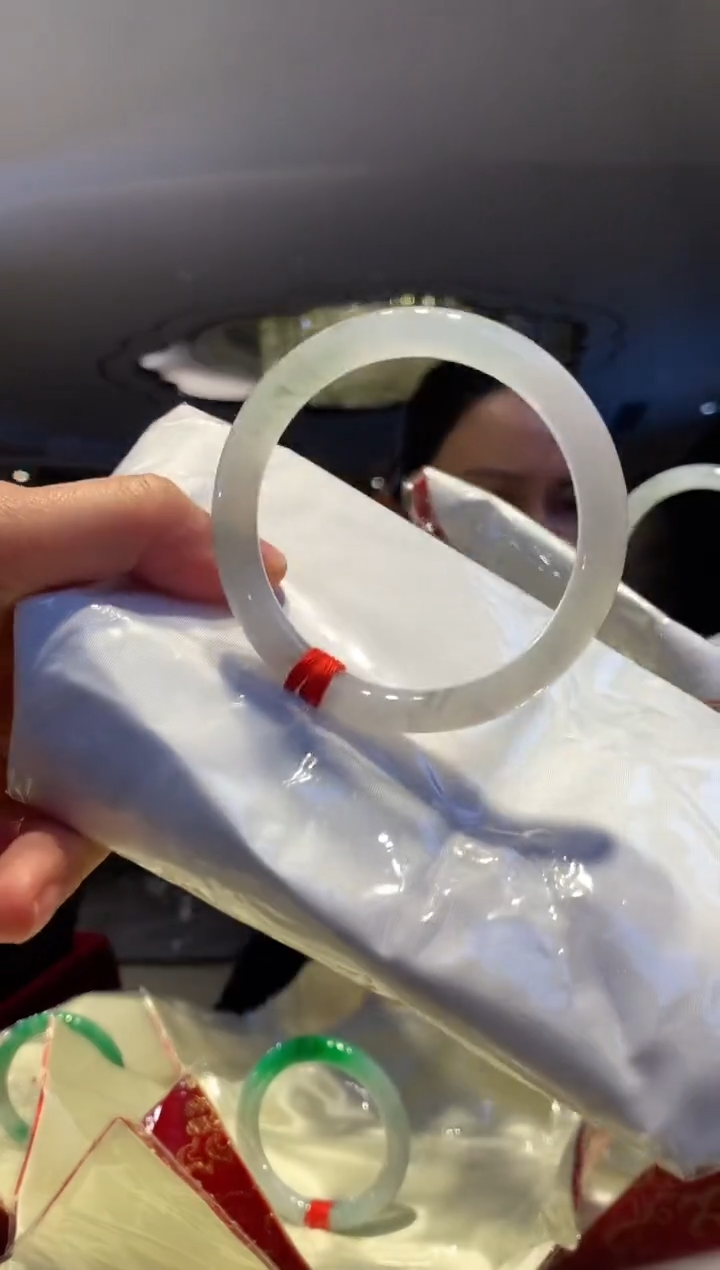 【闪购商品】翡翠手镯未镶嵌手镯 