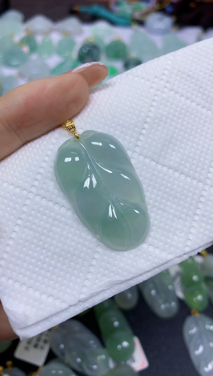 颈饰18K金镶嵌翡翠 天然翡翠A货