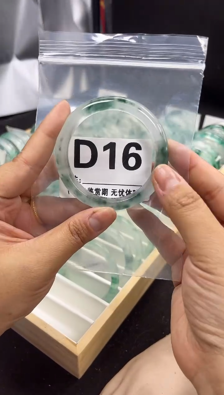 【闪购商品】石英岩玉手镯未镶嵌D16