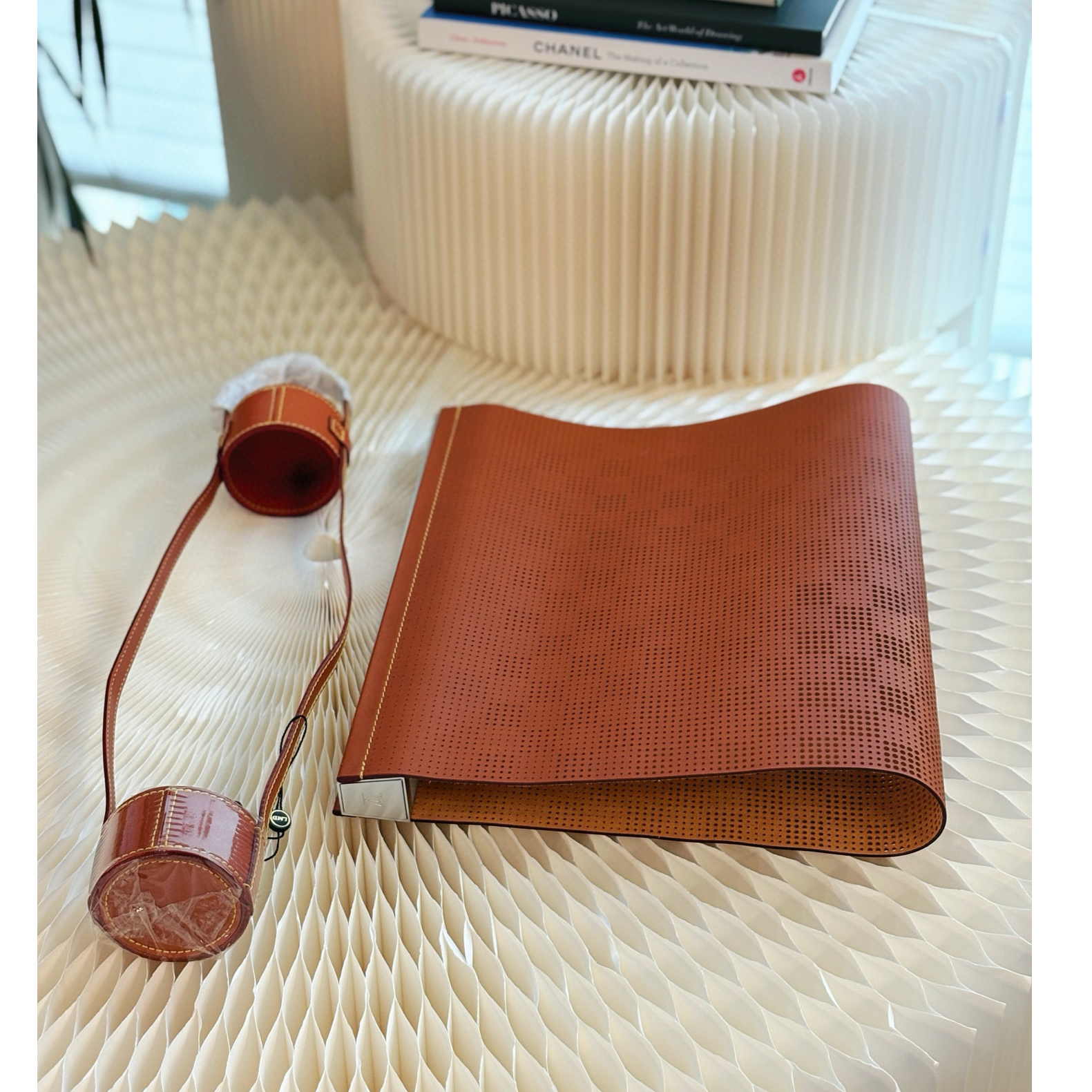 99新 LouisVuitton/路易威登 老佛爷书本手提露营灯