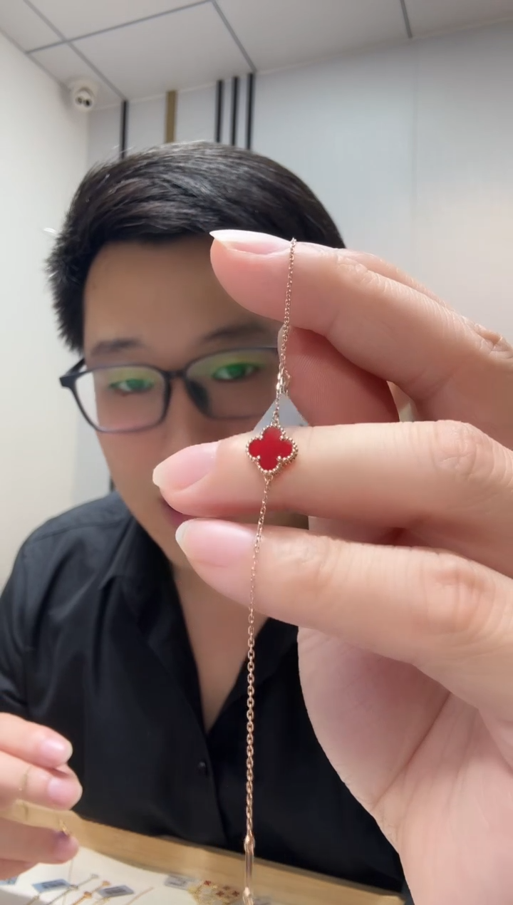 18K金镶嵌手链玛瑙/玉髓红色k玫，小单花手链 