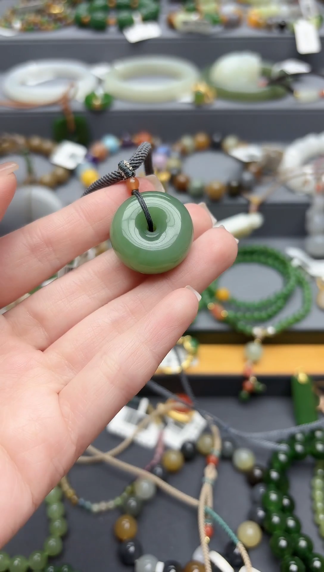 颈饰未镶嵌和田玉天然碧玉面包扣吊坠