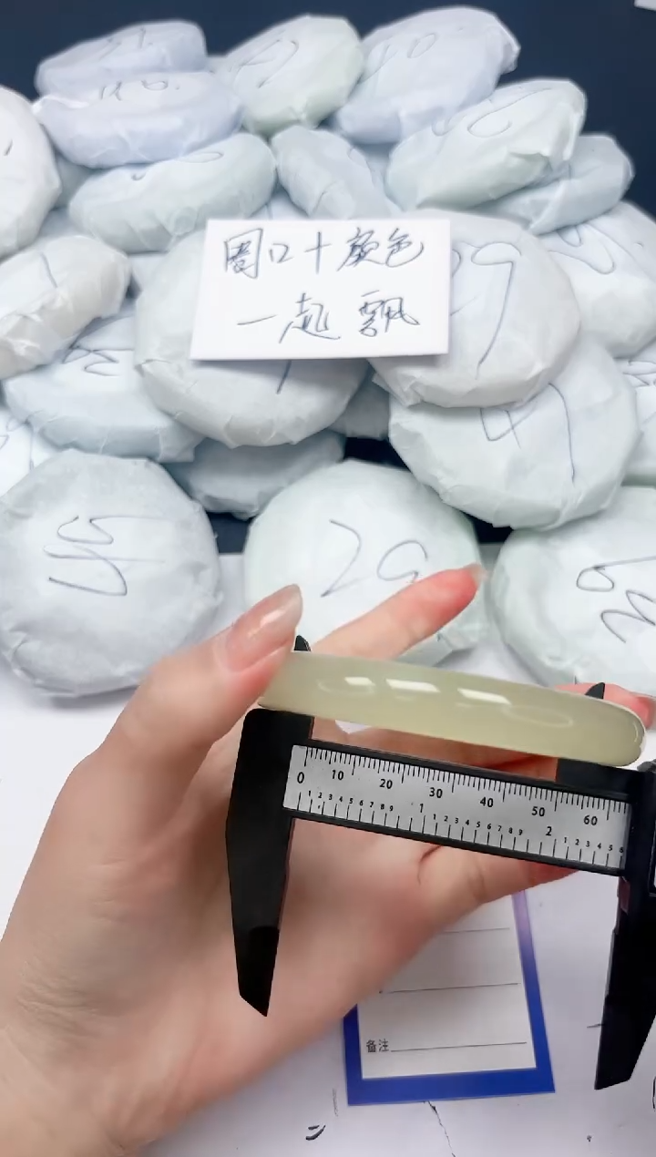 未镶嵌手镯石英质玉A390/64.1