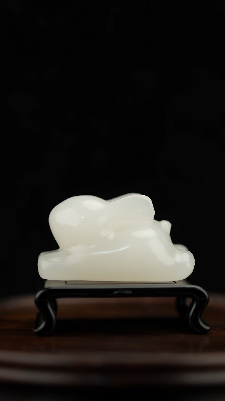 玉【前兔似锦】天然玉石摆件