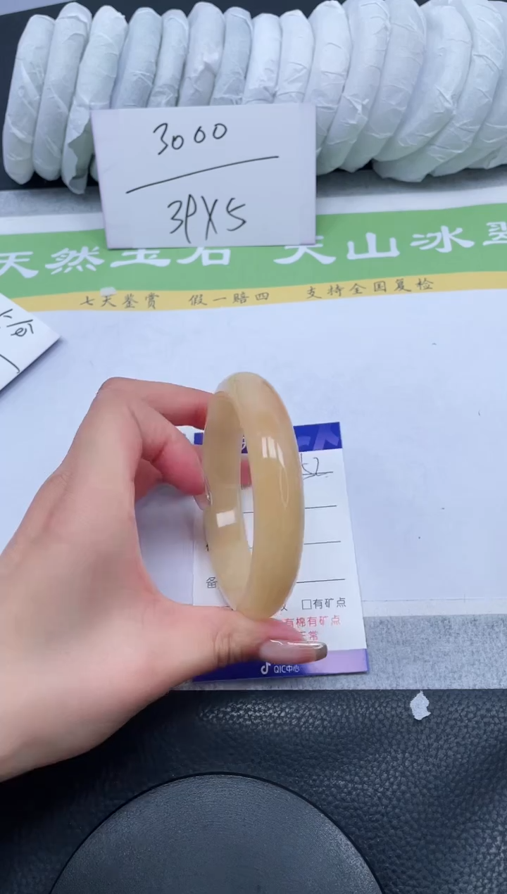 【闪购商品】石英质玉手镯未镶嵌A152-62+