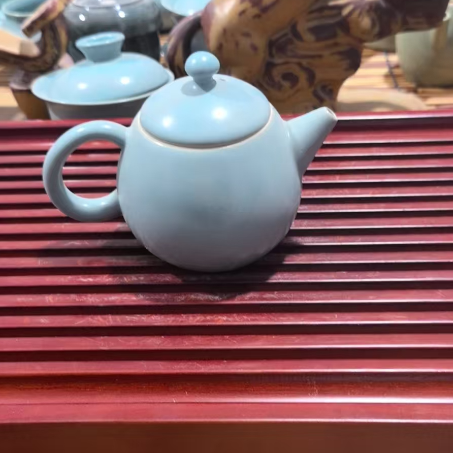 106 环真陶瓷汝窑龙胆壶微瑕