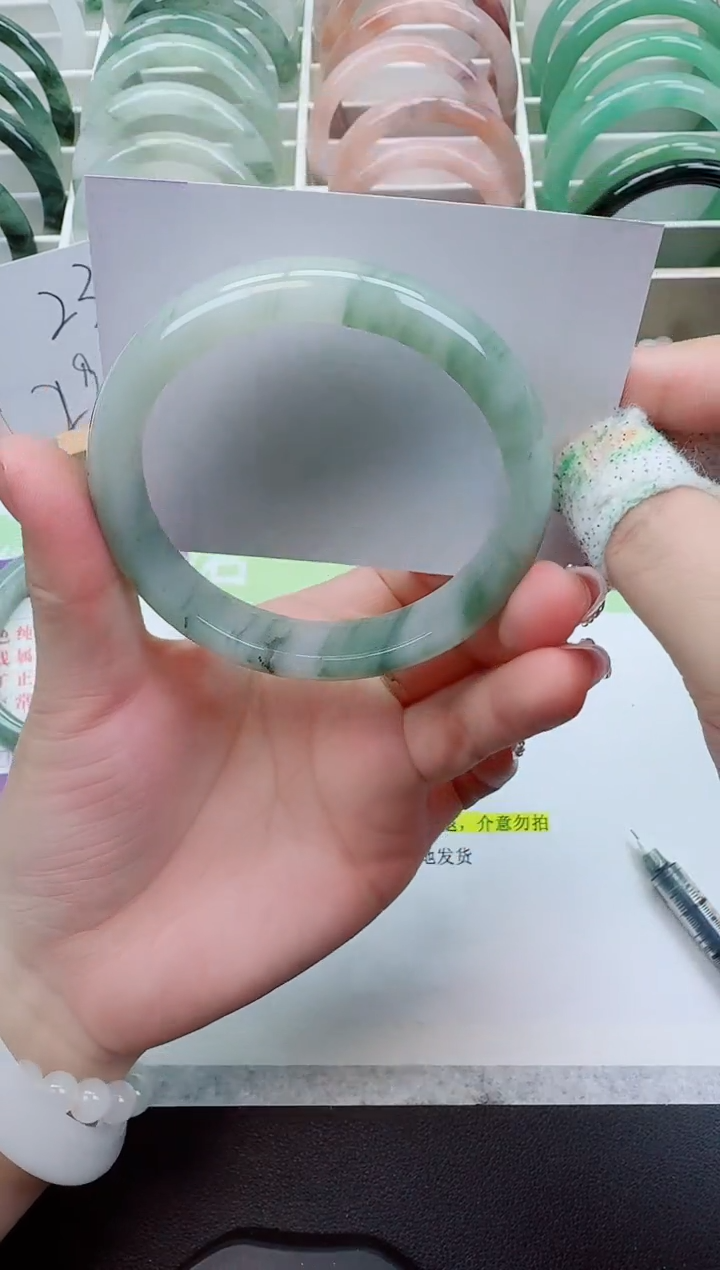 【闪购商品】石英质玉手镯未镶嵌56/61-62圈