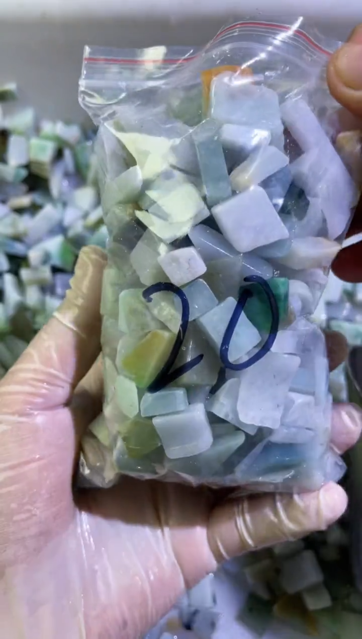 翡翠未镶嵌颈饰天然翡翠小号500克20