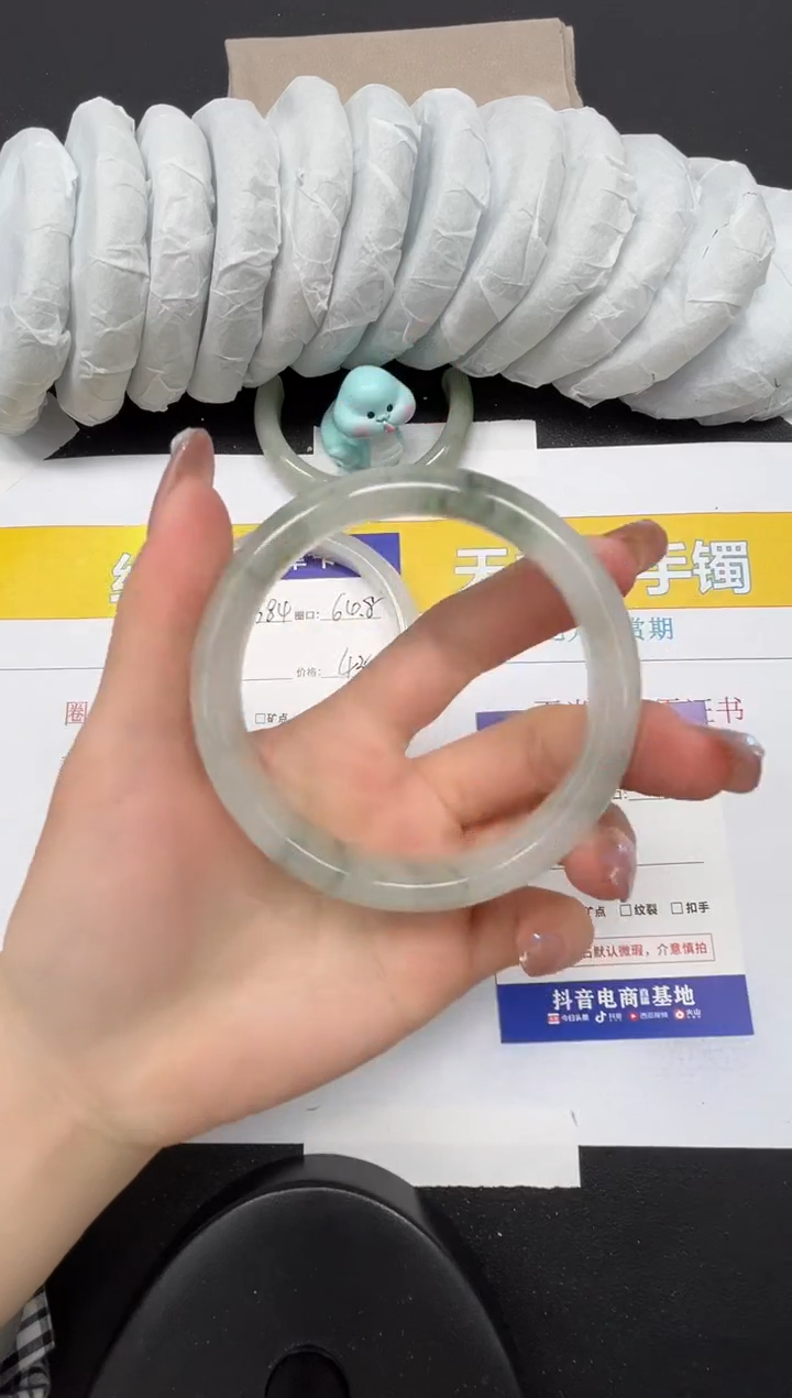 【闪购商品】石英质玉手镯未镶嵌385-62.9