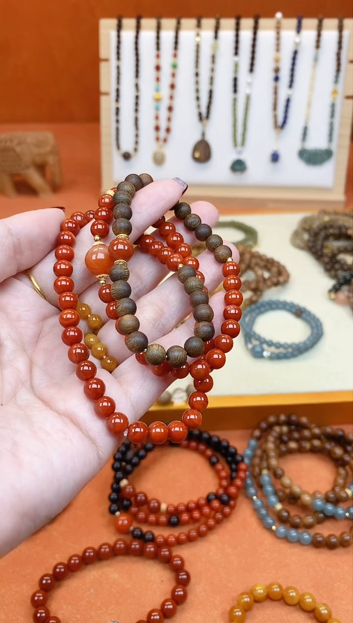 手串檀香木未镶嵌双圈莺歌绿南红玛瑙手串