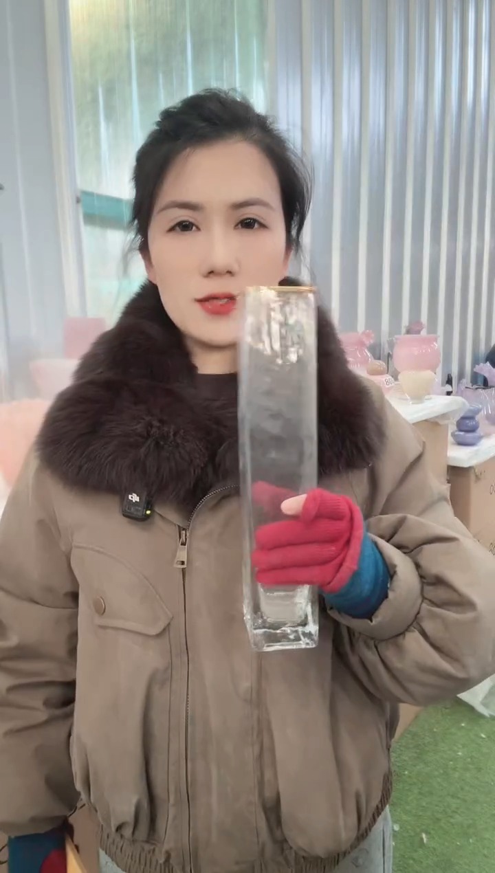 169直播玻璃花瓶