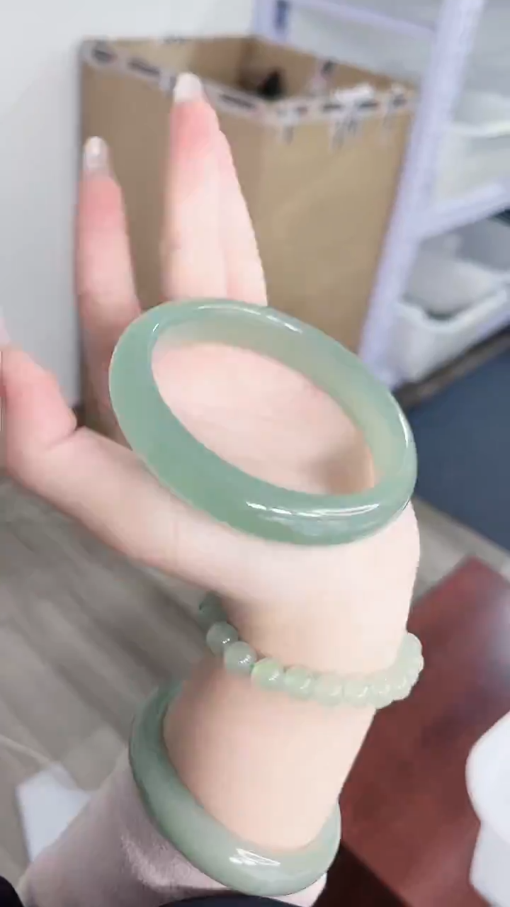 未镶嵌手镯石英质玉121-60.4