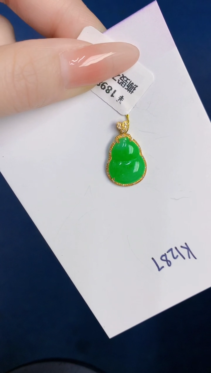 颈饰18K金镶嵌翡翠缅甸天然翡翠A货