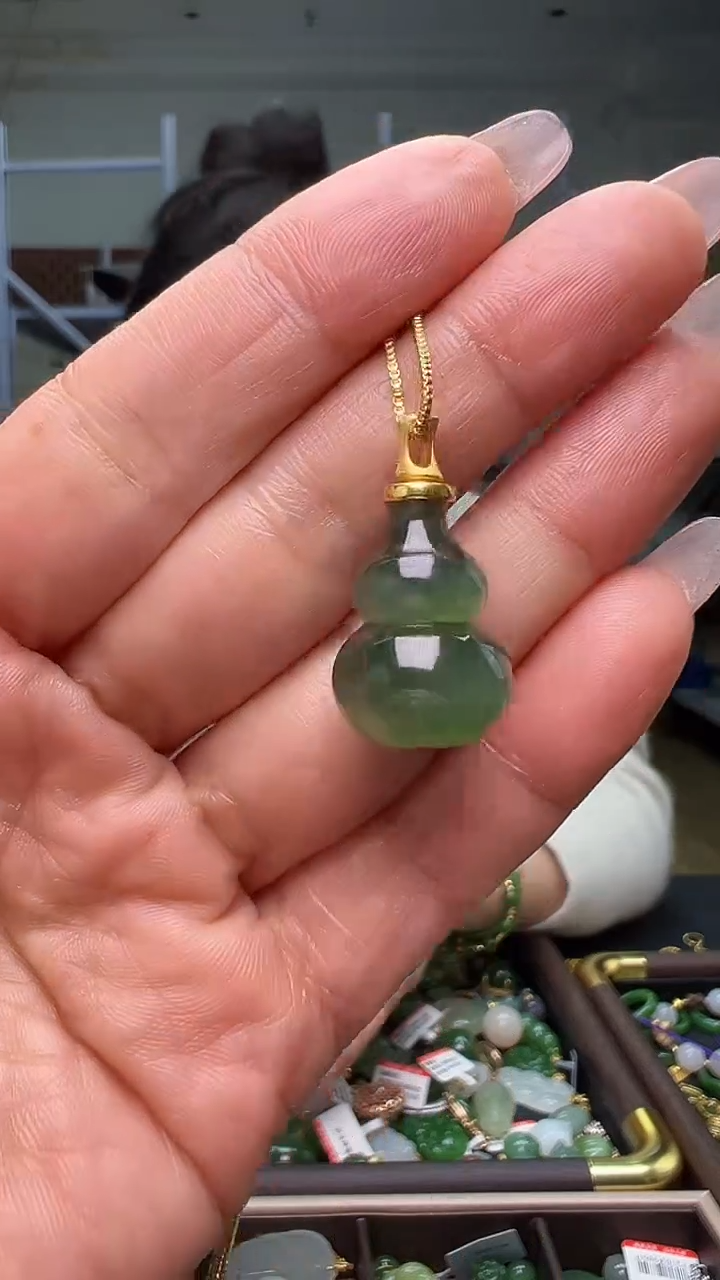 颈饰18K金镶嵌和田玉（多样性发货.发其一)12.04.91