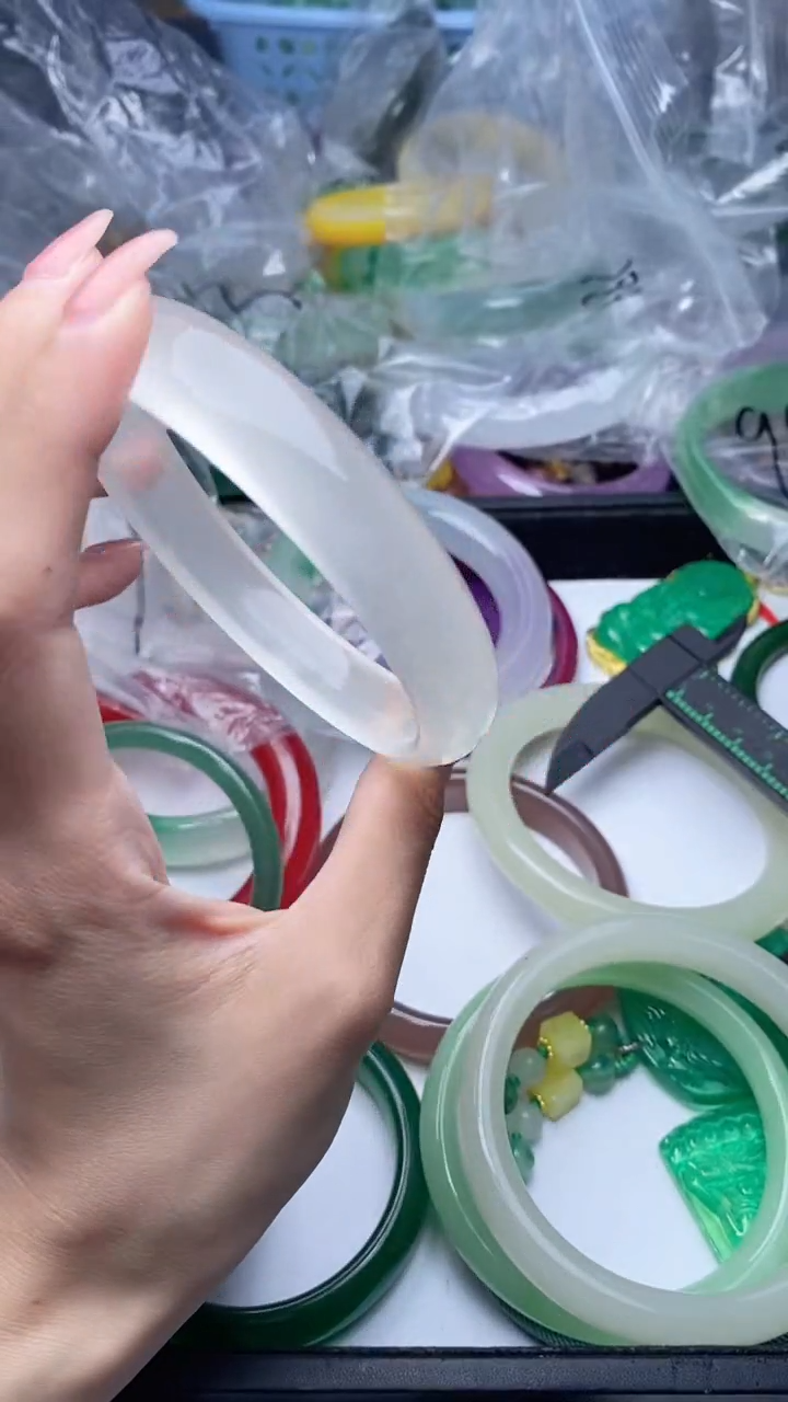 翡翠手镯未镶嵌158胩66